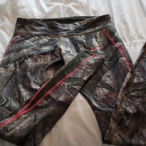 Womens underarmour small coldgear scent control